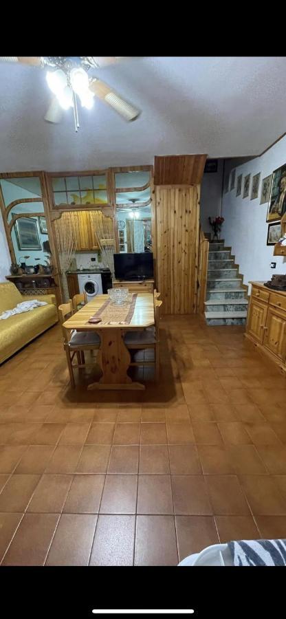 Da Laura Villa Lido Adriano Bagian luar foto